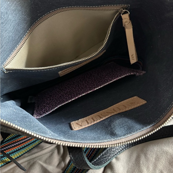 Elegant Gray Embossed Tote Bag - Picture 10 of 14